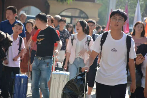 為什么要上民辦私立學校?”“民辦私立學校哪里好？