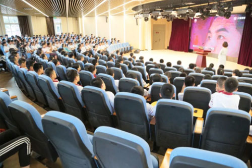 國(guó)際學(xué)校和普通學(xué)校相比，上小學(xué)怎么選呢？